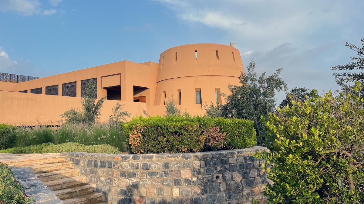 a building with a circular roof